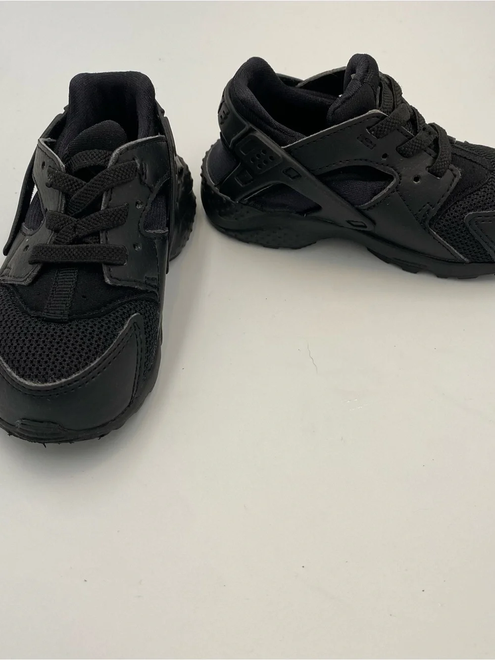 Nike Kids Black Lace-Up Athletic Sneakers  ( Huarache)